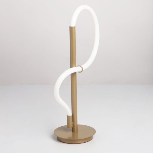 Настольная лампа белым изогнутым плафоном на круглой подставке Luke Lampco Tracer Lamp