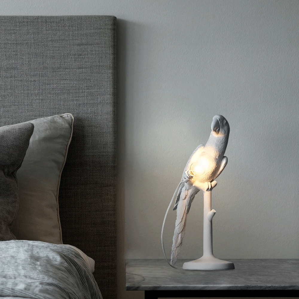 Настольная лампа в виде попугая White Parrot Table Lamp