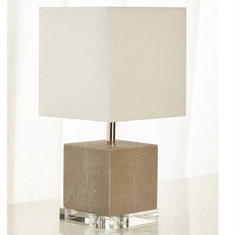 Настольная лампа деревянная с белым абажуром Wooden Table Lamp