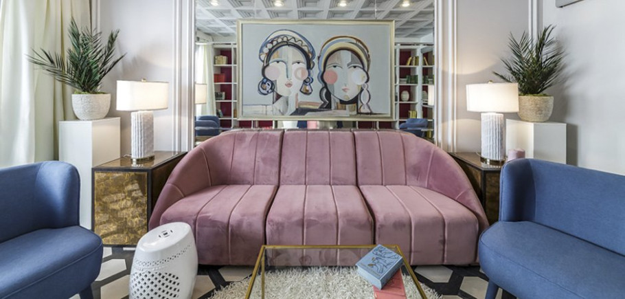 «Квартирный вопрос»: проект «Гостиная с женским лицом» от дуэта ChDecoration