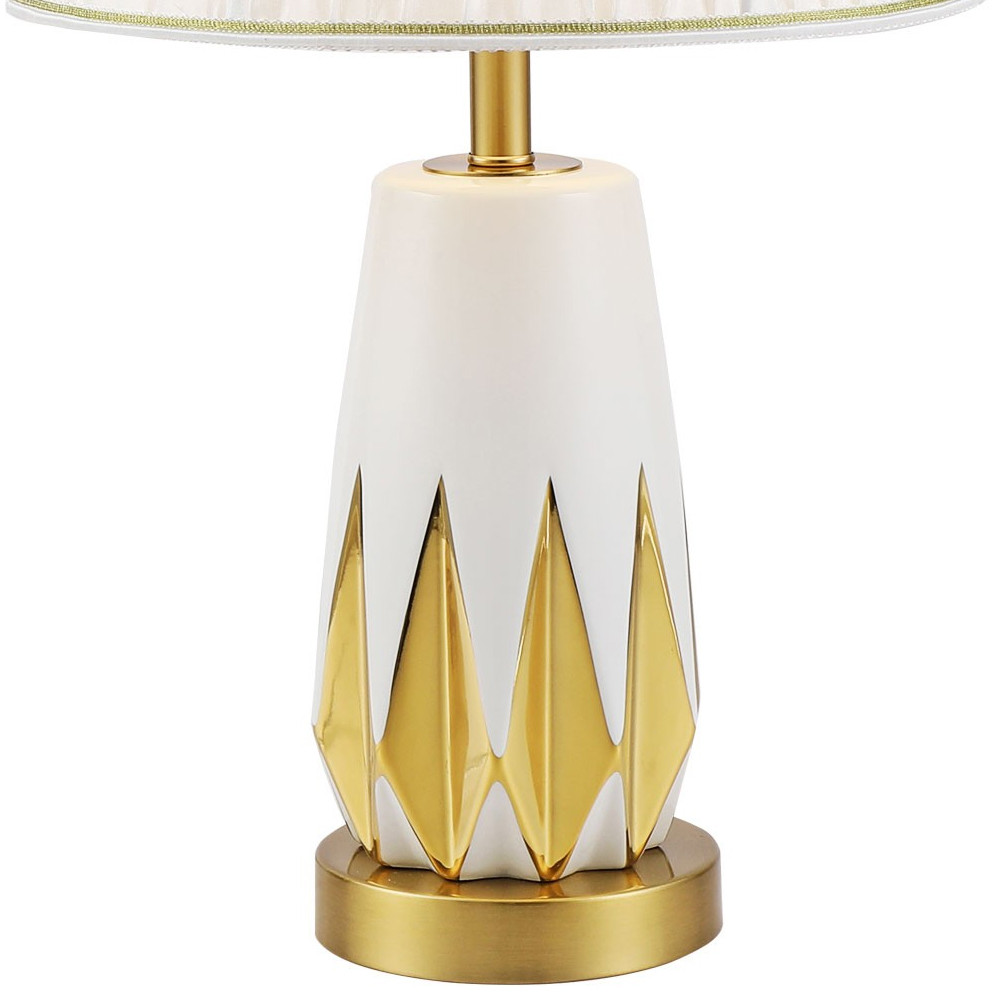 Настольная лампа с абажуром Femia White Gold Table Lamp