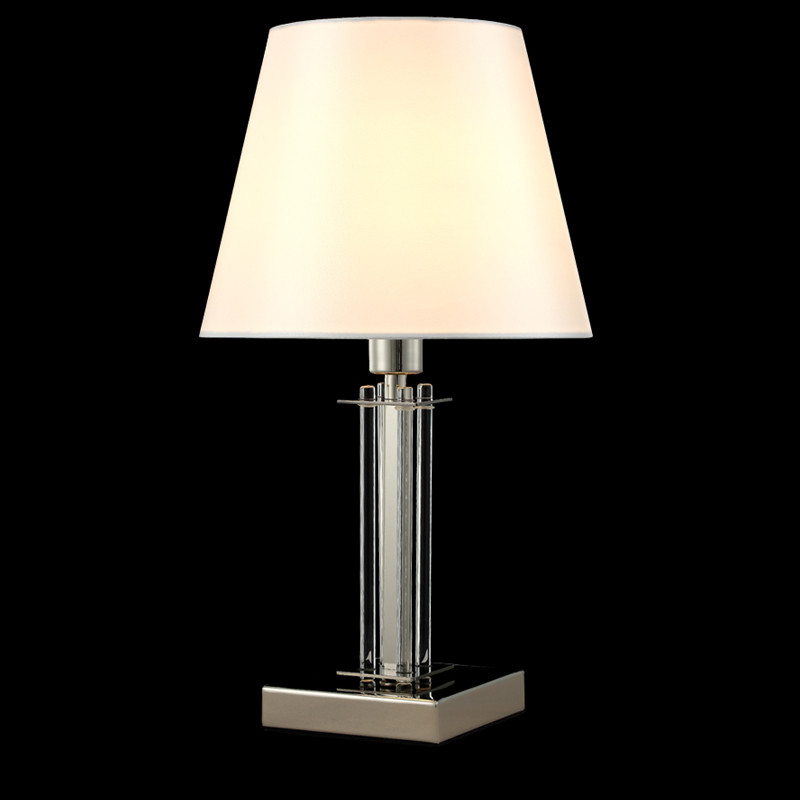 Настольная лампа с белым тканевым абажуром в форме конуса Laurent