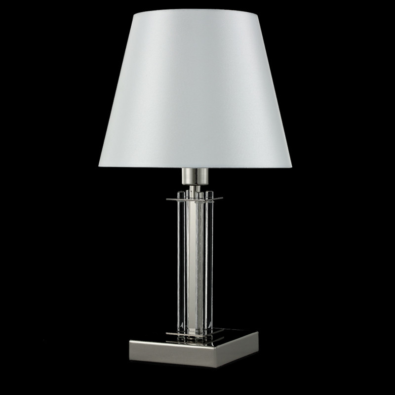 Настольная лампа с белым тканевым абажуром в форме конуса Laurent