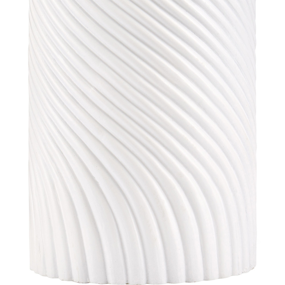 Настольная лампа с белым фактурным корпусом и черным абажуром Twisted