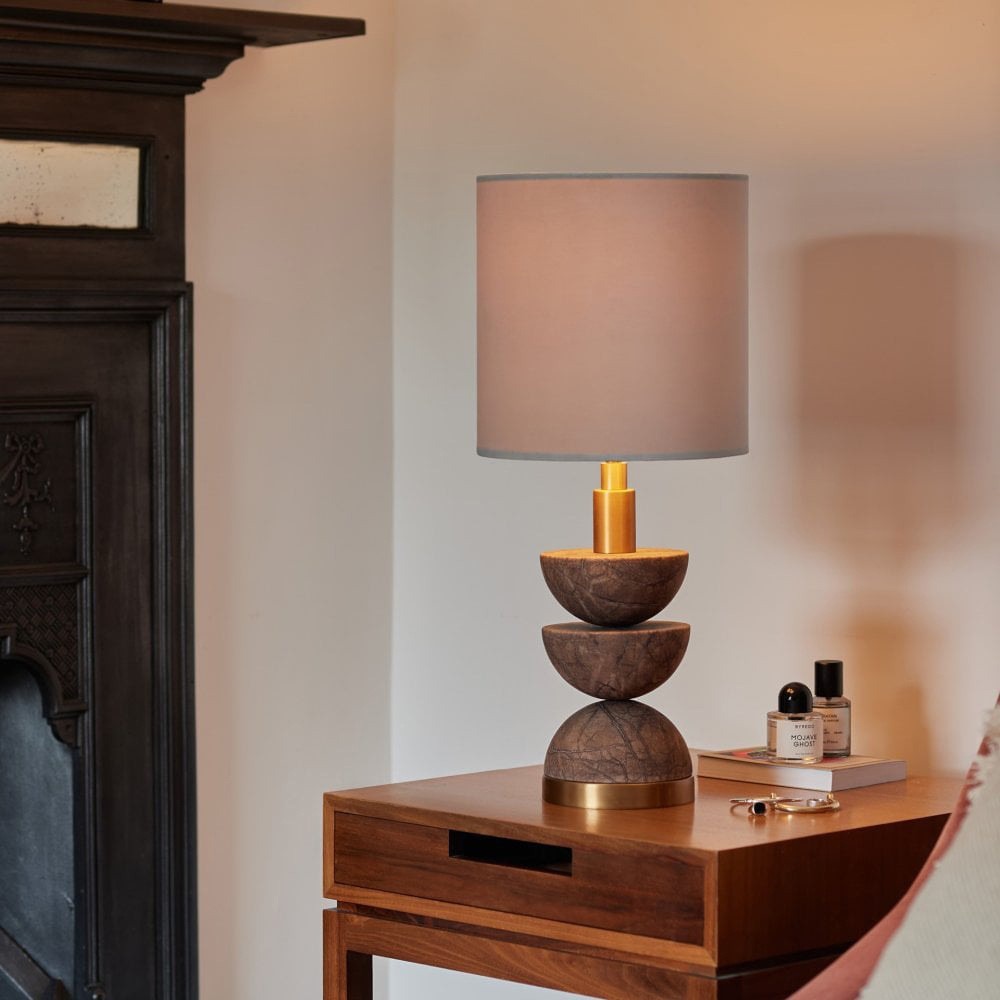 Настольная лампа с белым цилиндрическим абажуром на фигурном основании из полусфер Bewitchment