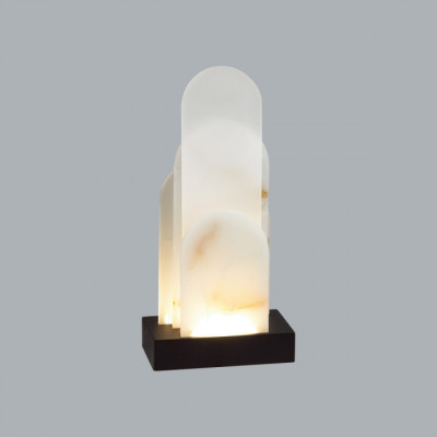 Настольная лампа с белыми вертикальными элементами Alabaster Totem
