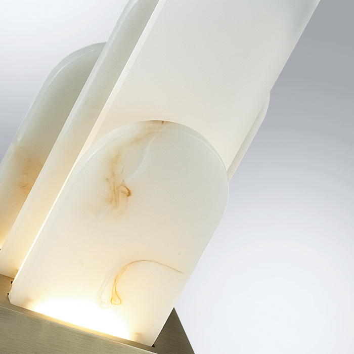 Настольная лампа с белыми вертикальными элементами Alabaster Totem