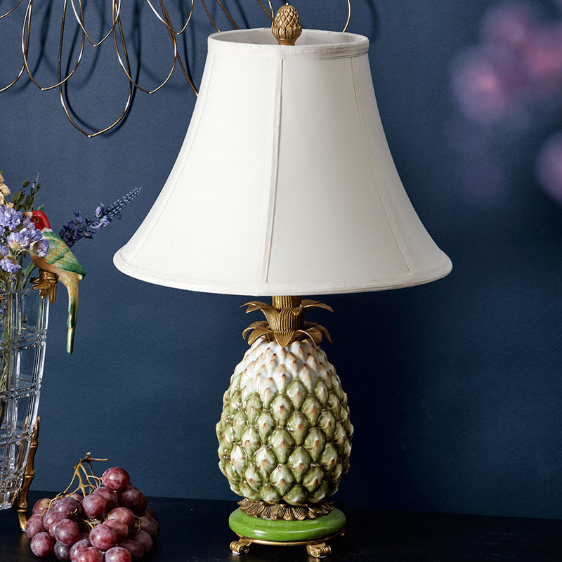 Настольная лампа с каркасом и декором в виде ананаса из фарфора и бронзы Pineapple Lamp