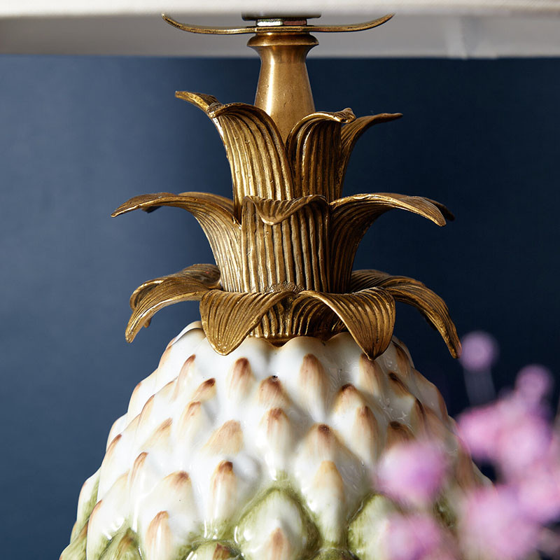 Настольная лампа с каркасом и декором в виде ананаса из фарфора и бронзы Pineapple Lamp