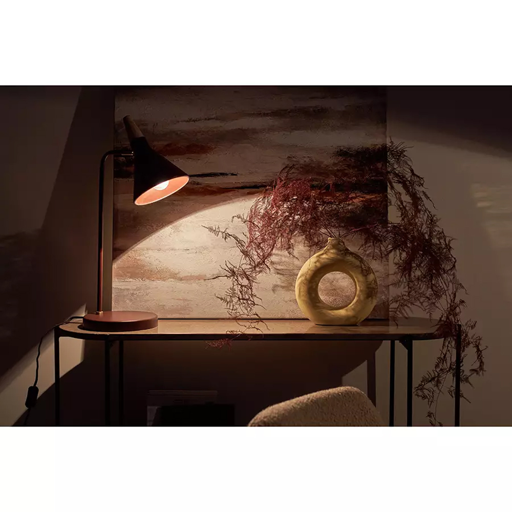 Настольная лампа с конусообразным плафоном Plum Table Lamp