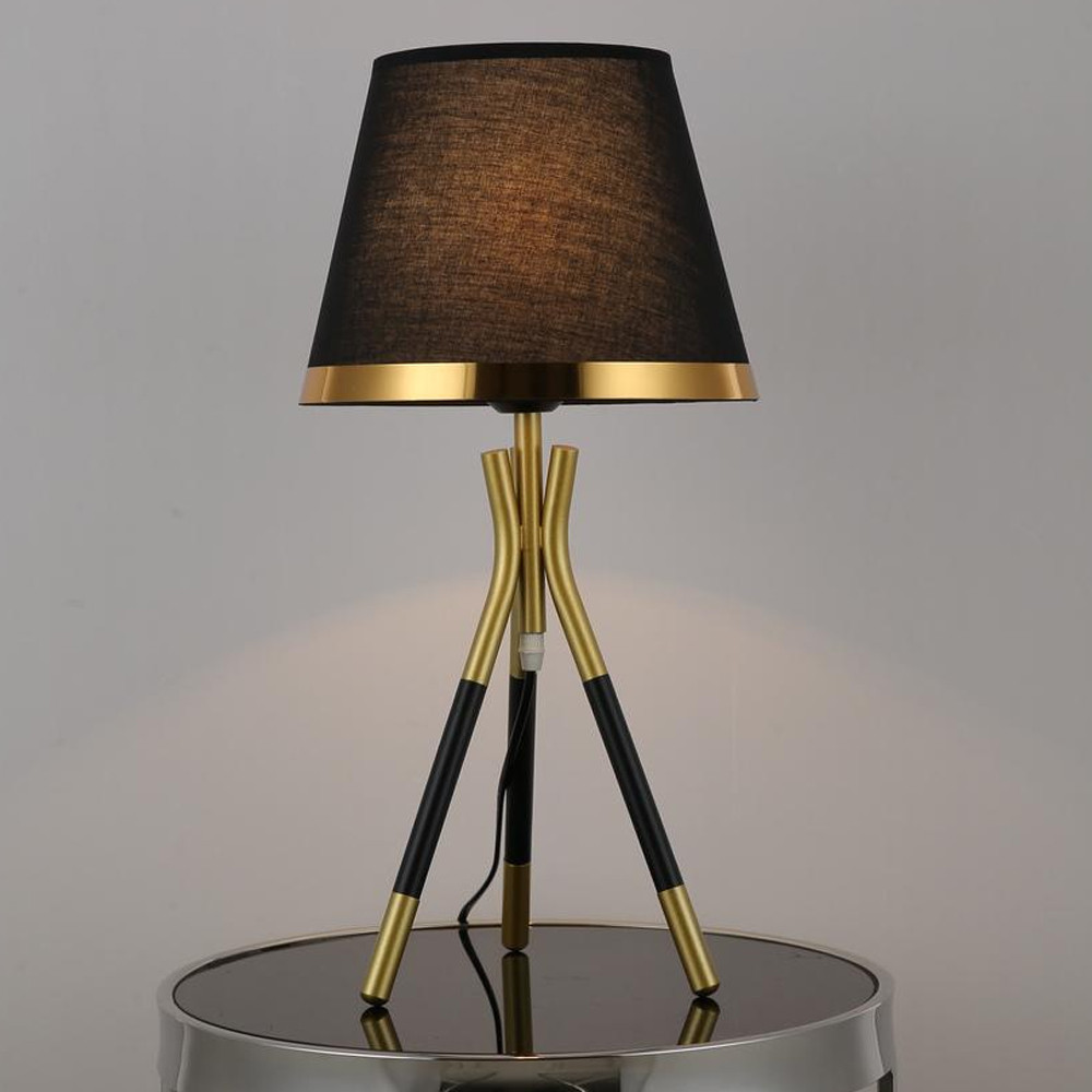 Настольная лампа с коричневым тканевым абажуром Black Tripod