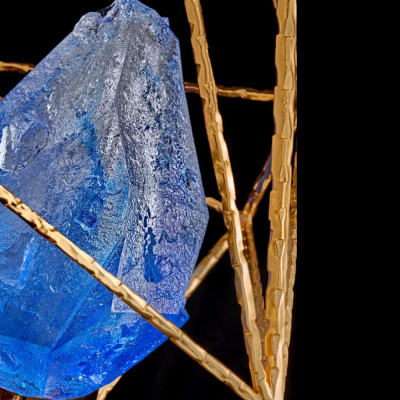 Настольная лампа с плафоном в виде камня Embodiment