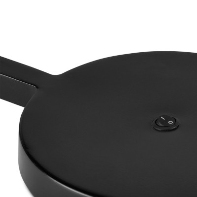 Настольная лампа с черным каркасом и белым тканевым абажуром в форме конуса Stylish Solution