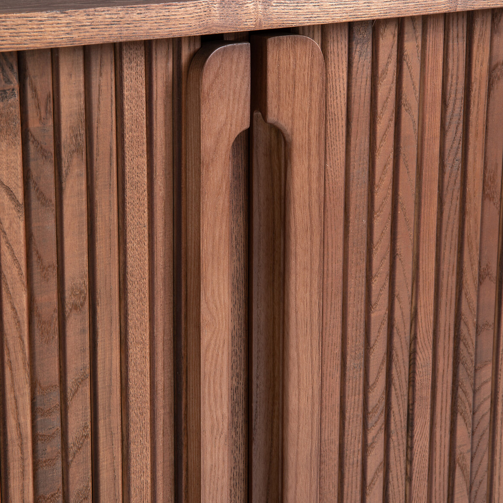 Низкий буфет с 2-мя раздвижными дверцами Toinette Light Cupboard