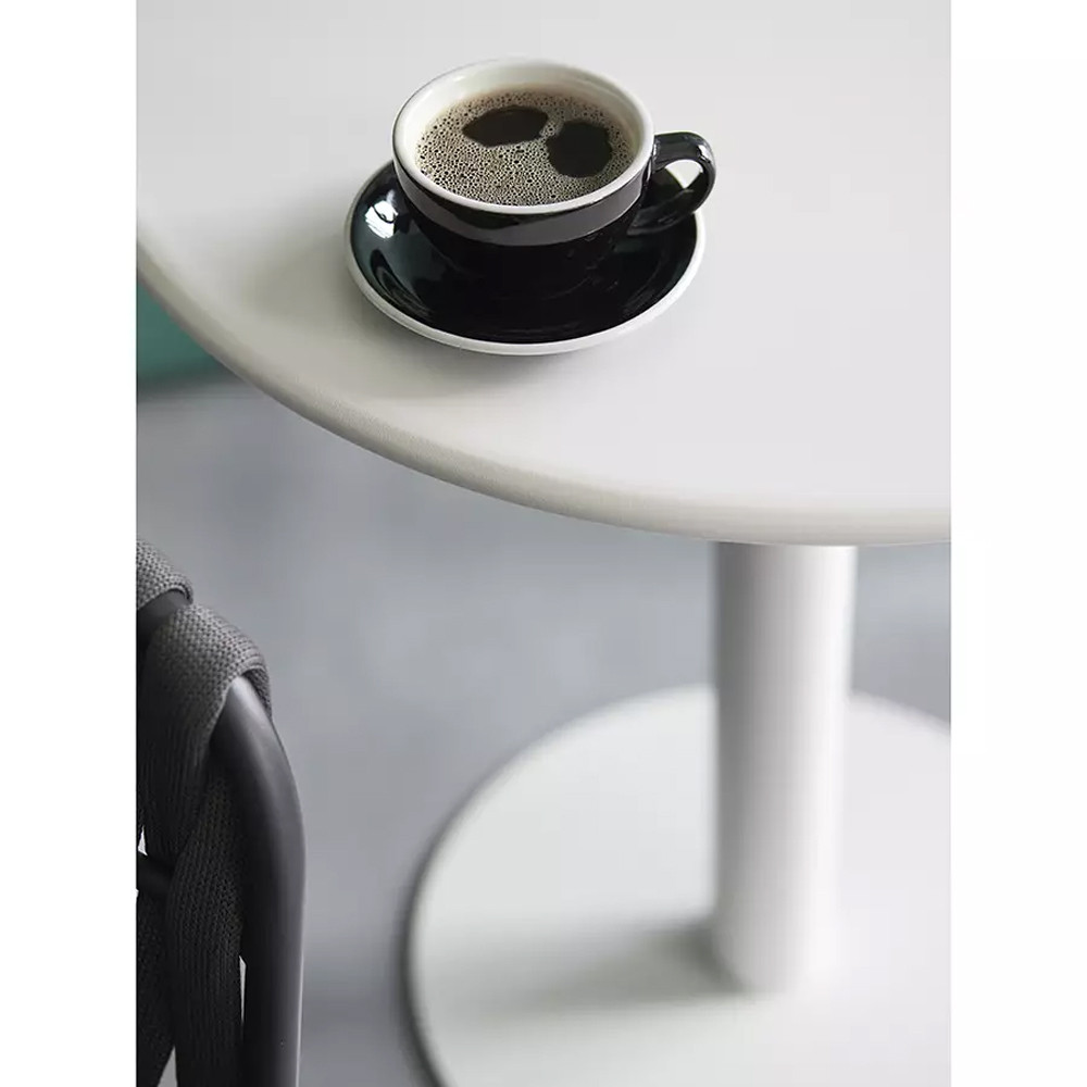 Обеденный стол белый с круглой столешницей White Laconic Table