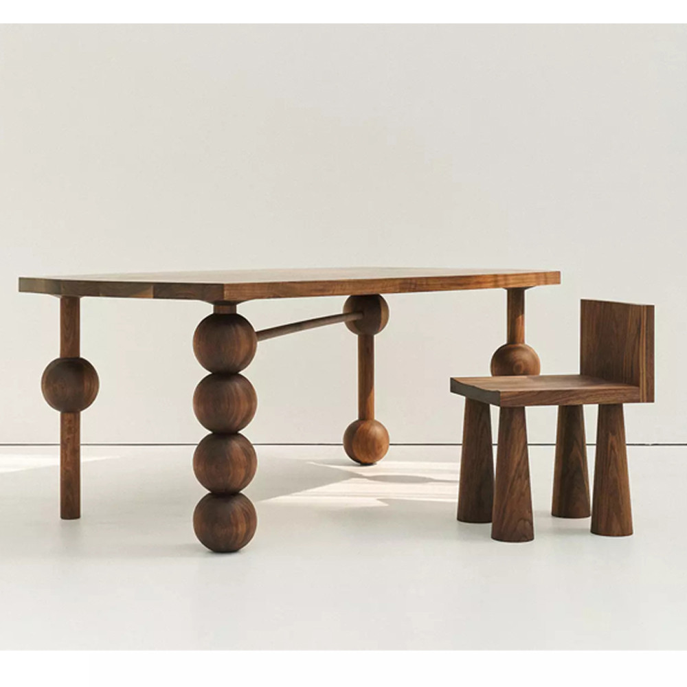 Обеденный стол деревянный с круглыми декоративными элементами на ножках Koko