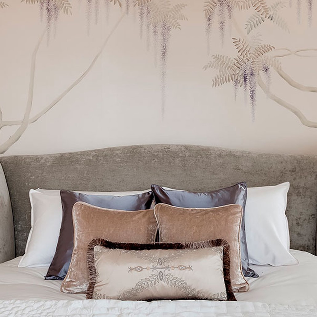 Обои в японском стиле Wisteria Lavender on Natural Mica metallic silk