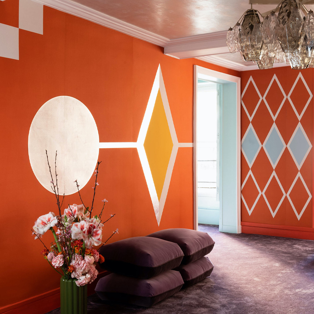 Обои ручная роспись Chez Nina by India Mahdavi Lantana colourway on Arancio dyed silk