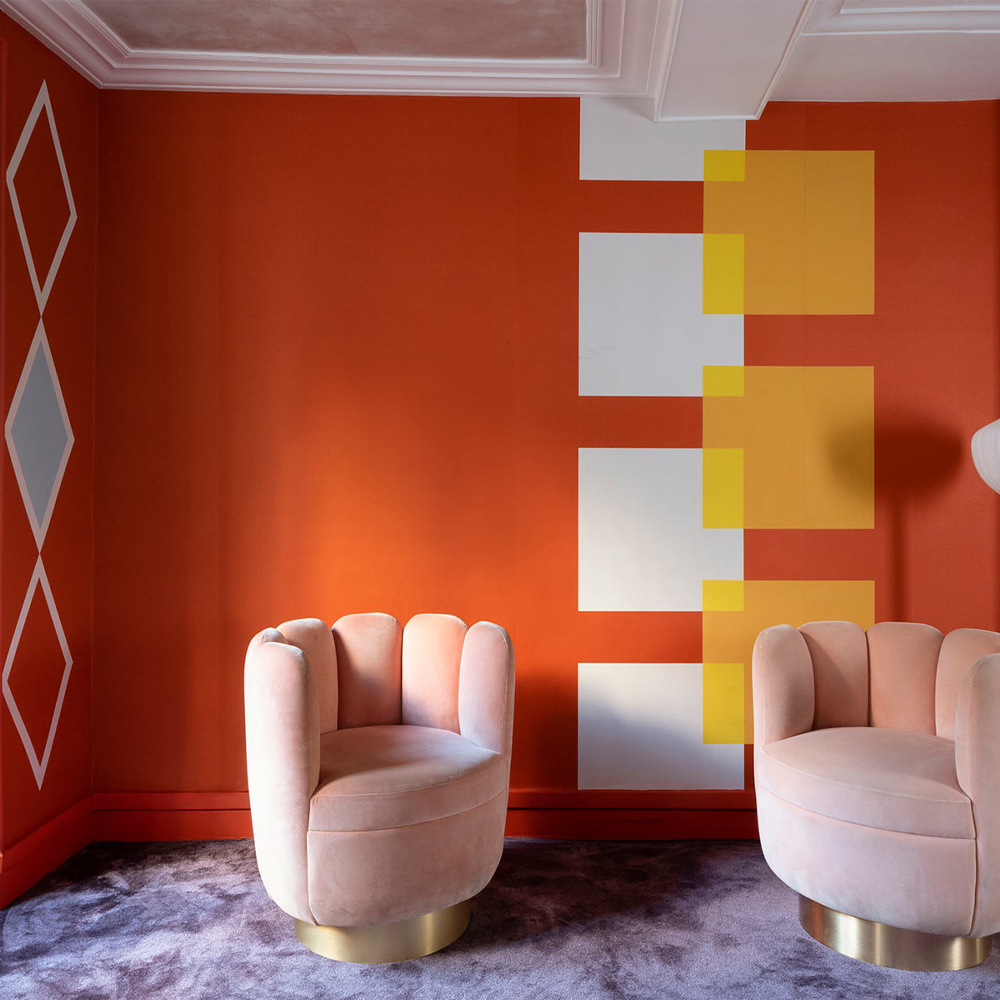 Обои ручная роспись Chez Nina by India Mahdavi Lantana colourway on Arancio dyed silk