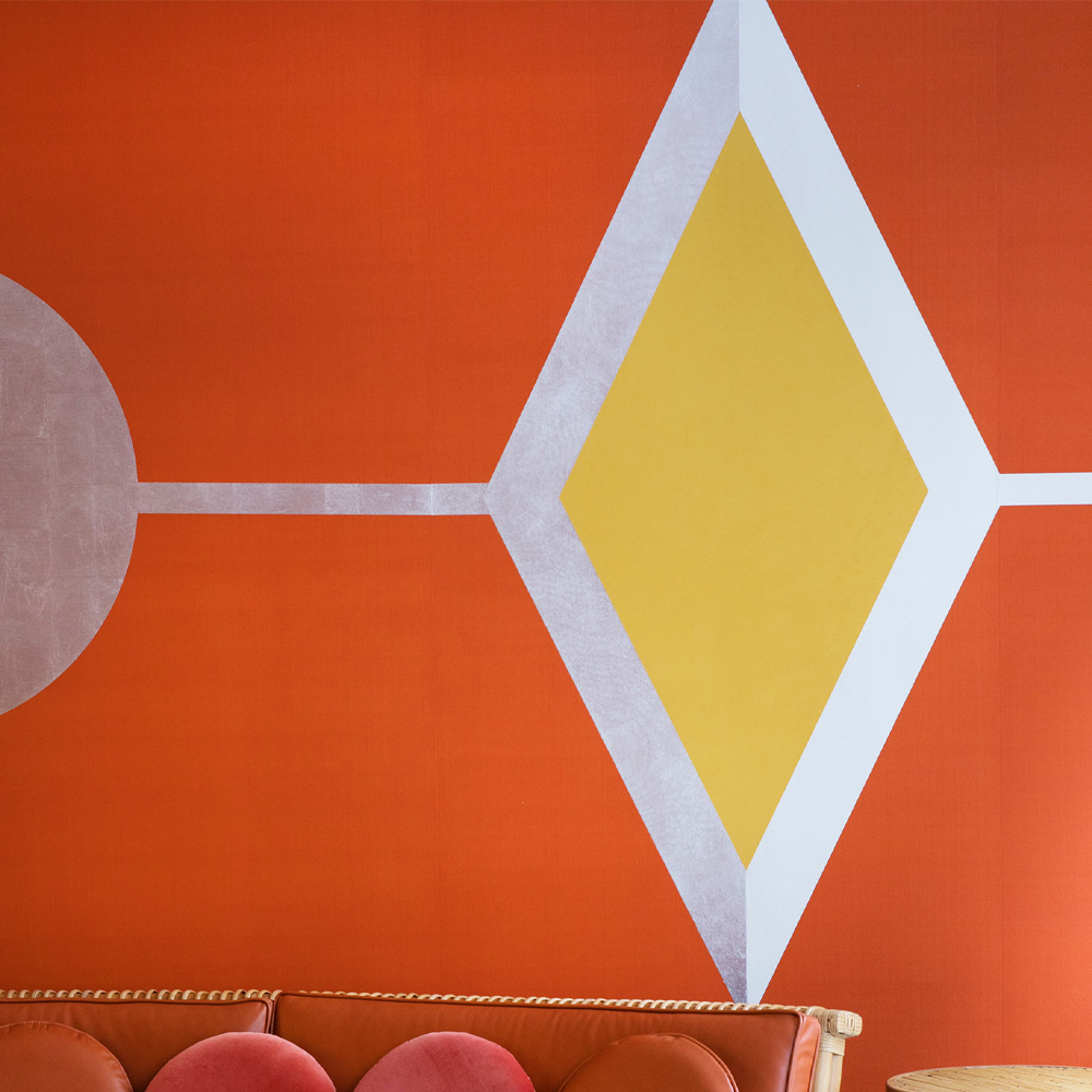 Обои ручная роспись Chez Nina by India Mahdavi Lantana colourway on Arancio dyed silk