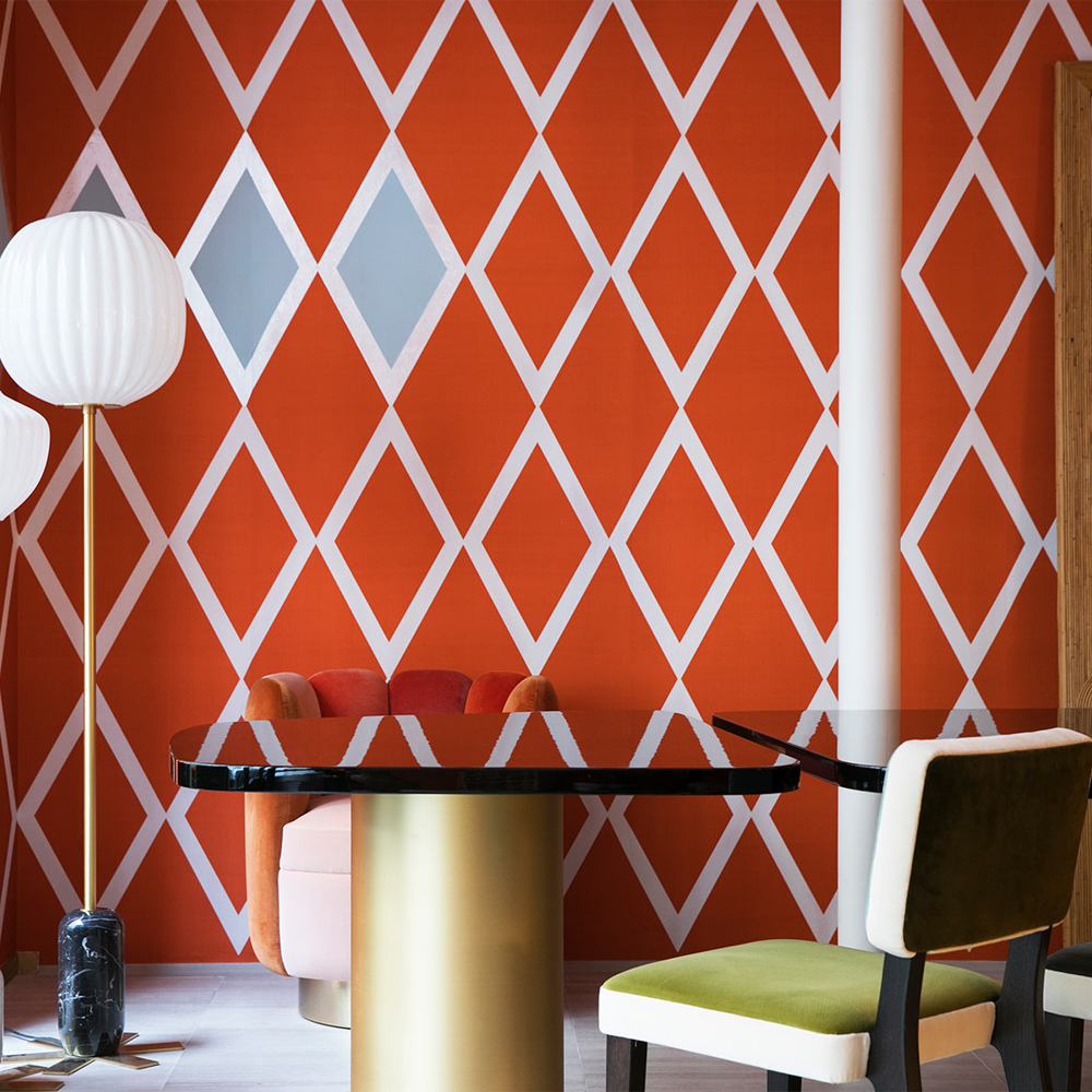 Обои ручная роспись Chez Nina by India Mahdavi Lantana colourway on Arancio dyed silk