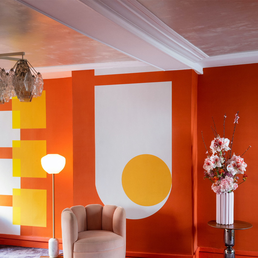 Обои ручная роспись Chez Nina by India Mahdavi Lantana colourway on Arancio dyed silk