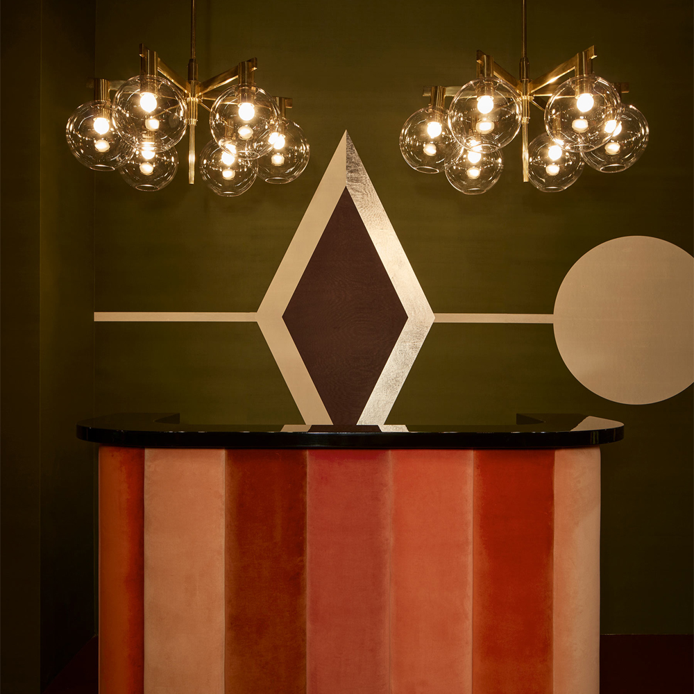 Обои ручная роспись Chez Nina by India Mahdavi Standard colourway on Perfect Green slub silk