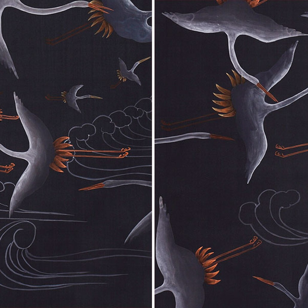 Обои ручная роспись Cranes Scroll Limewash on Pitch dyed silk