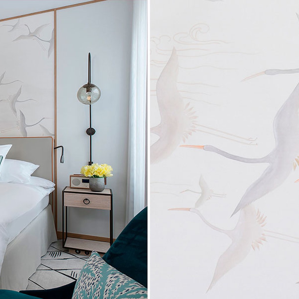 Обои ручная роспись Cranes Scroll Original colourway on Natural Mica metallic silk