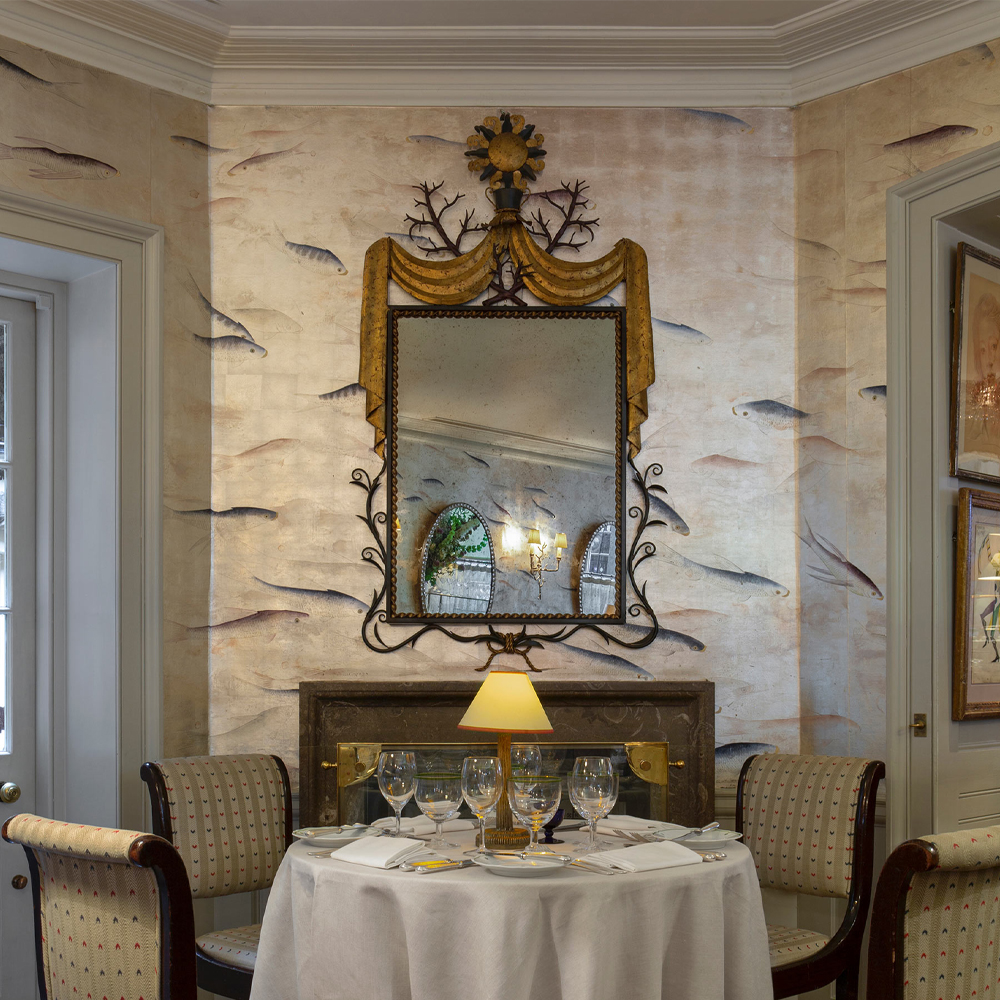 Обои ручная роспись Fishes Blue Pearl on Tarnished Silver gilded silk with pearlescent antiquing