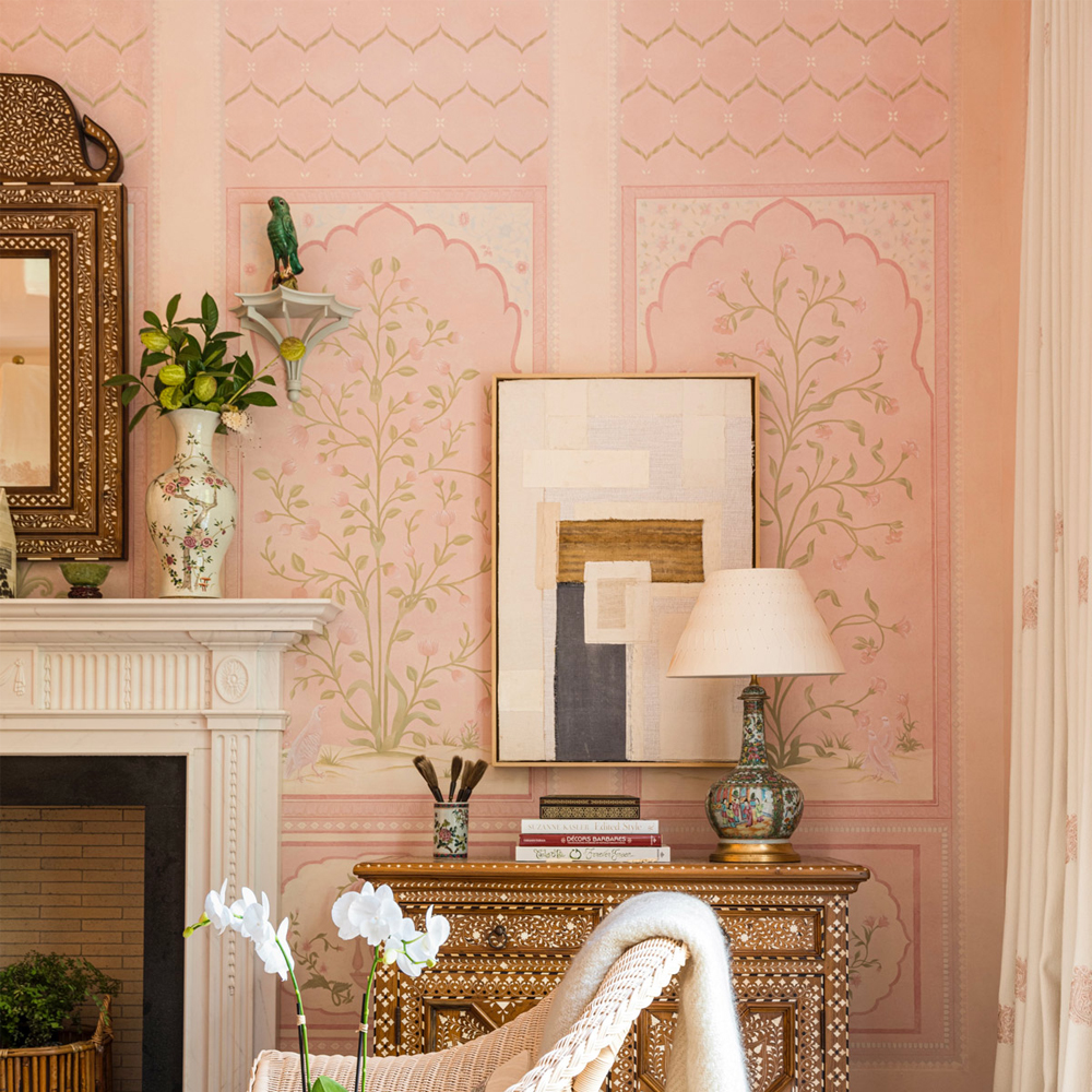 Обои ручная роспись Jharokha Arches Original colourway on pink painted Xuan paper