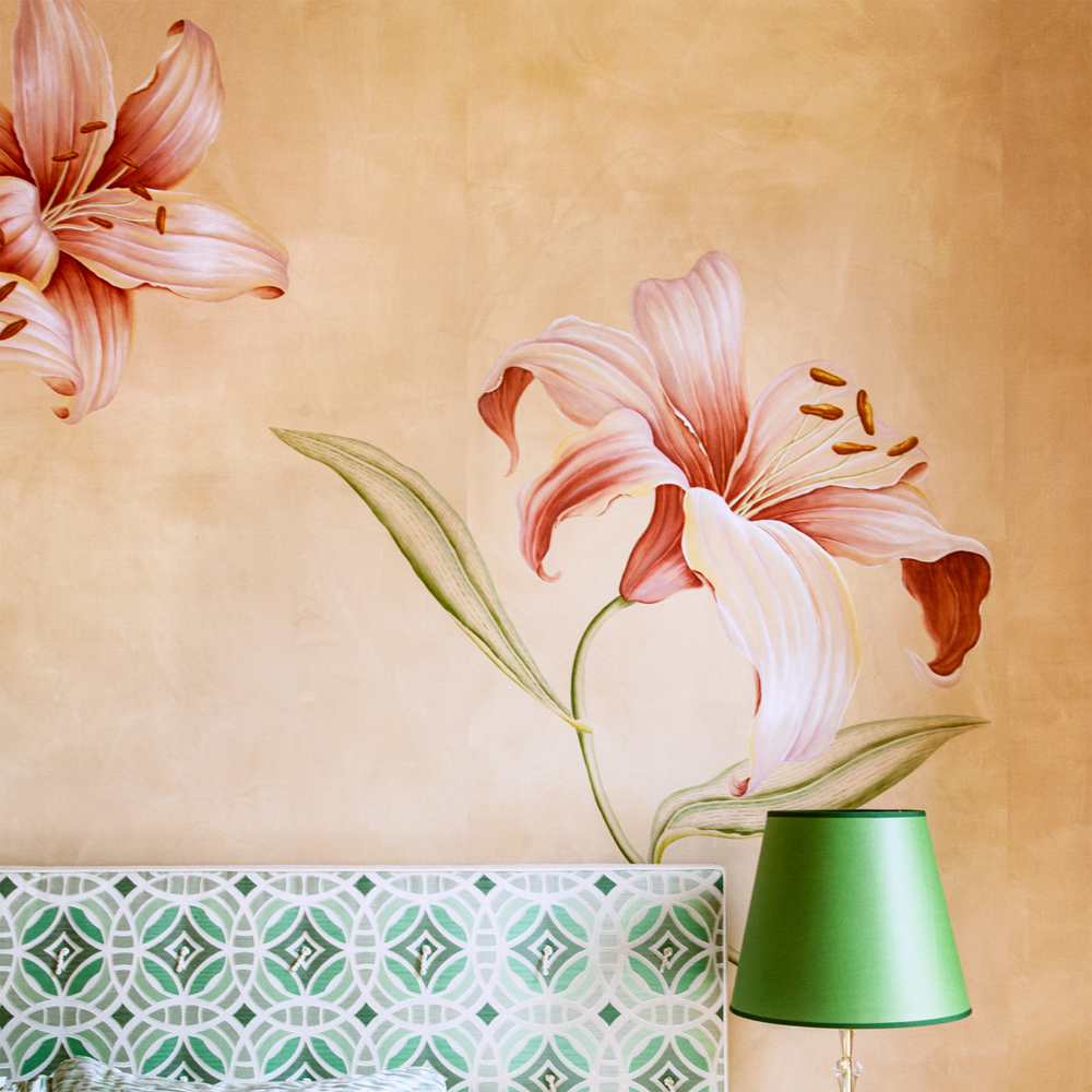 Обои ручная роспись Lilium Special Colourway on yellow painted silk