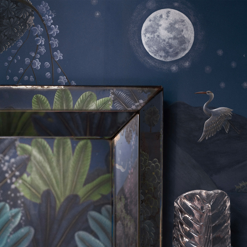 Обои ручная роспись Phuljhari Original colourway on Empire Blue dyed silk