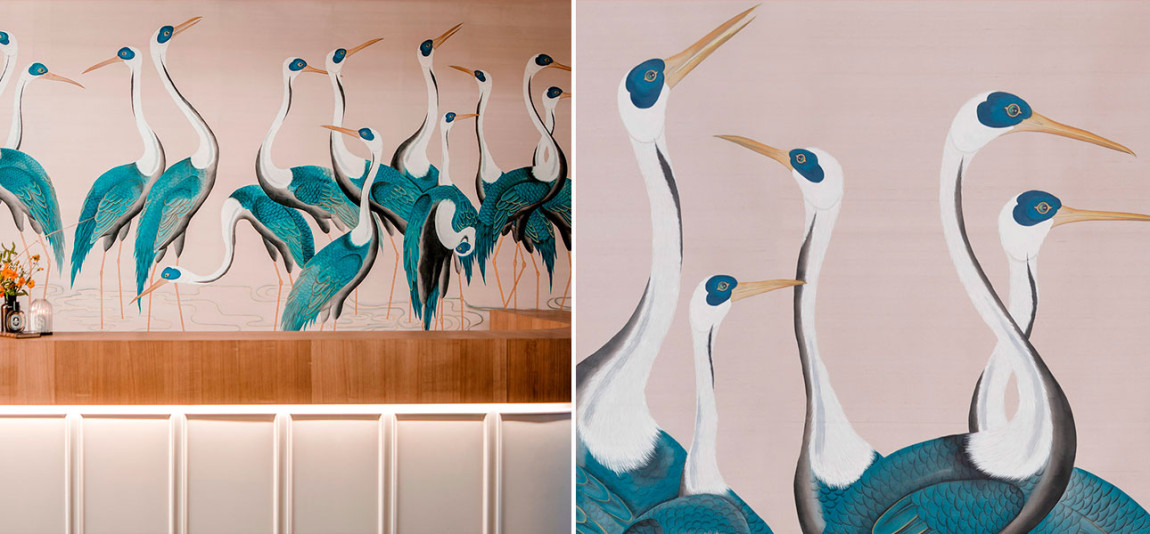 Обои ручная роспись Sarus Cranes Colourway SC-205 on Almost Mauve metallic slub silk