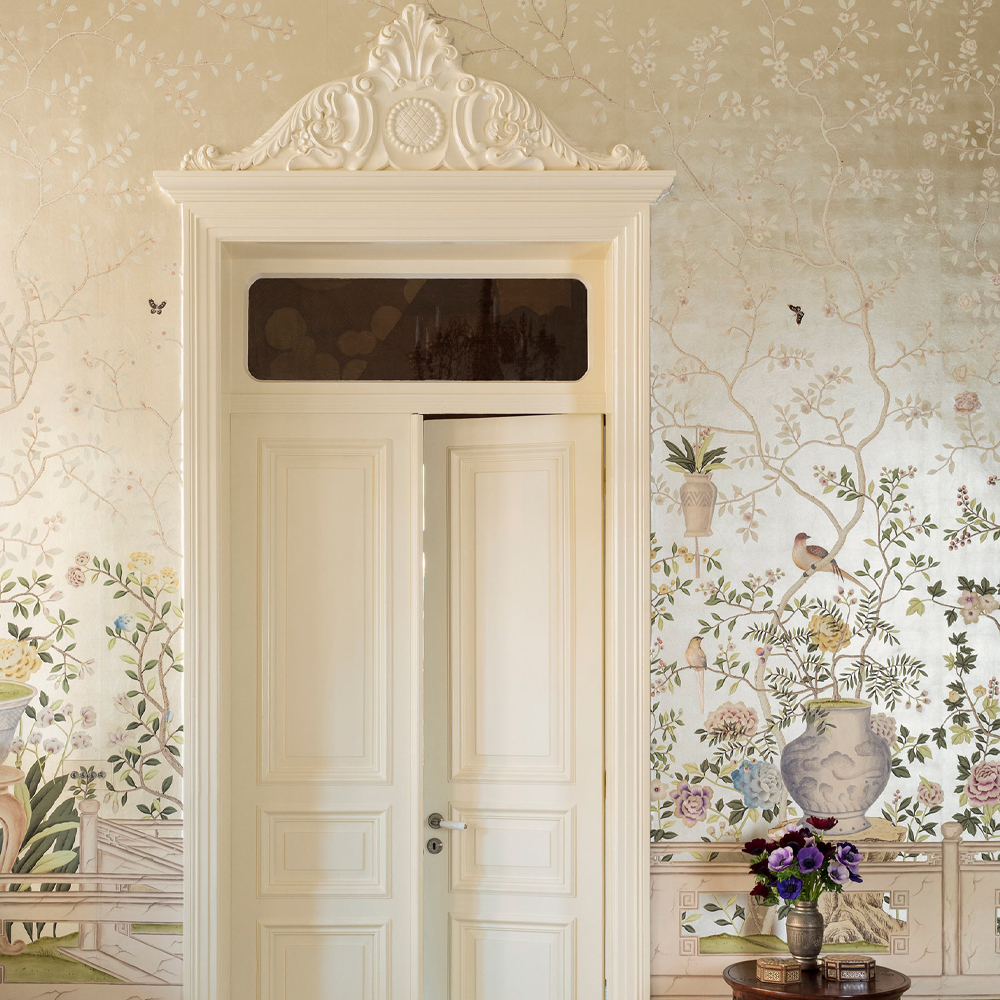 Обои ручная роспись Temple Newsam White Gold gilded silk