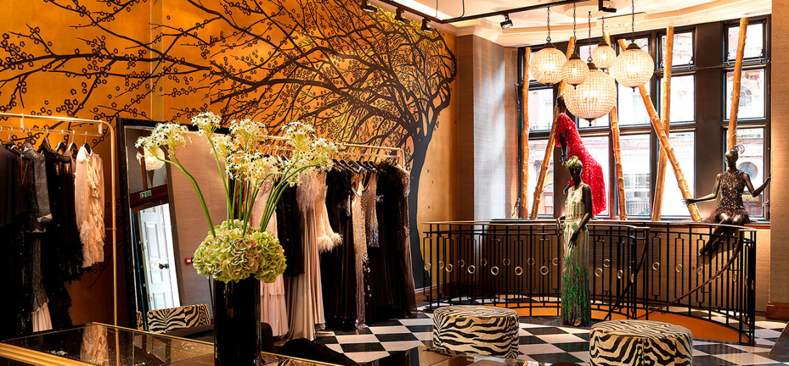 Обои ручная роспись Windswept Blossom Noir on Warm Gold gilded Xuan paper with pearlescent antiquing