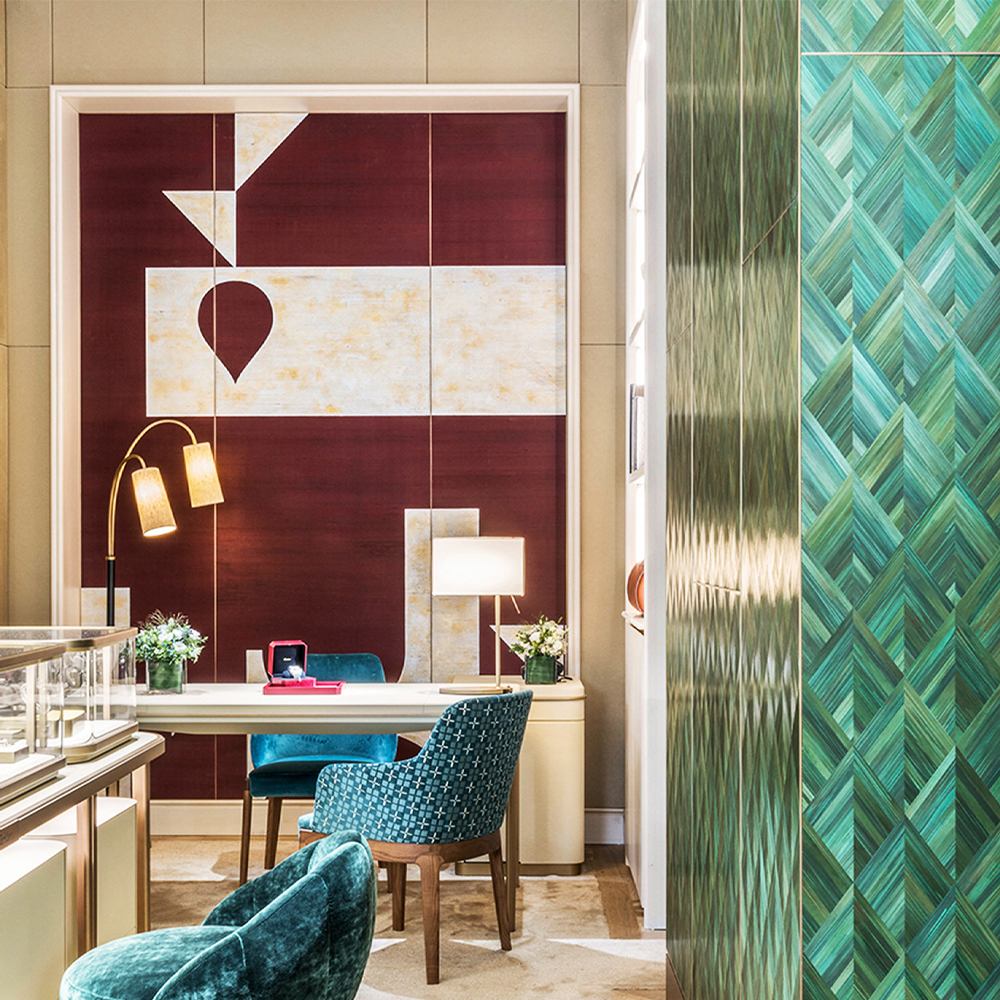 Обои ручная роспись в стиле Арт-деко Assemblage Original colourway on red silk dupion