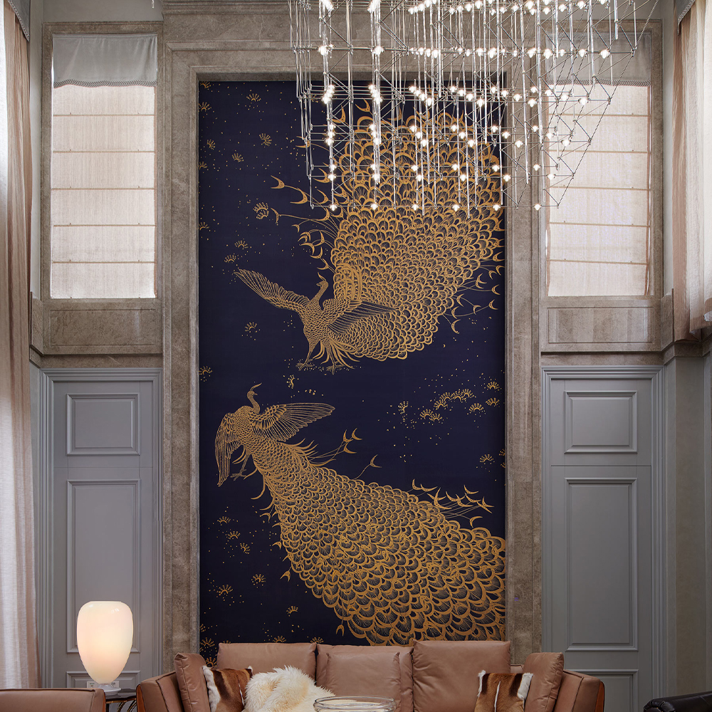 Обои ручная роспись в стиле Арт-деко Whistler Peacocks Colourway SC-100 on Empire Blue dyed silk