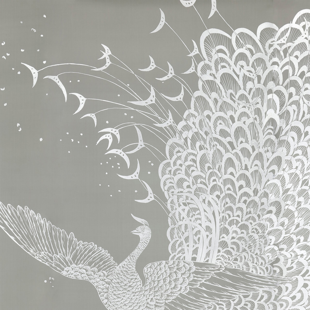 Обои ручная роспись в стиле Арт-деко Whistler Peacocks Special Colourway on Pale Grey dyed silk