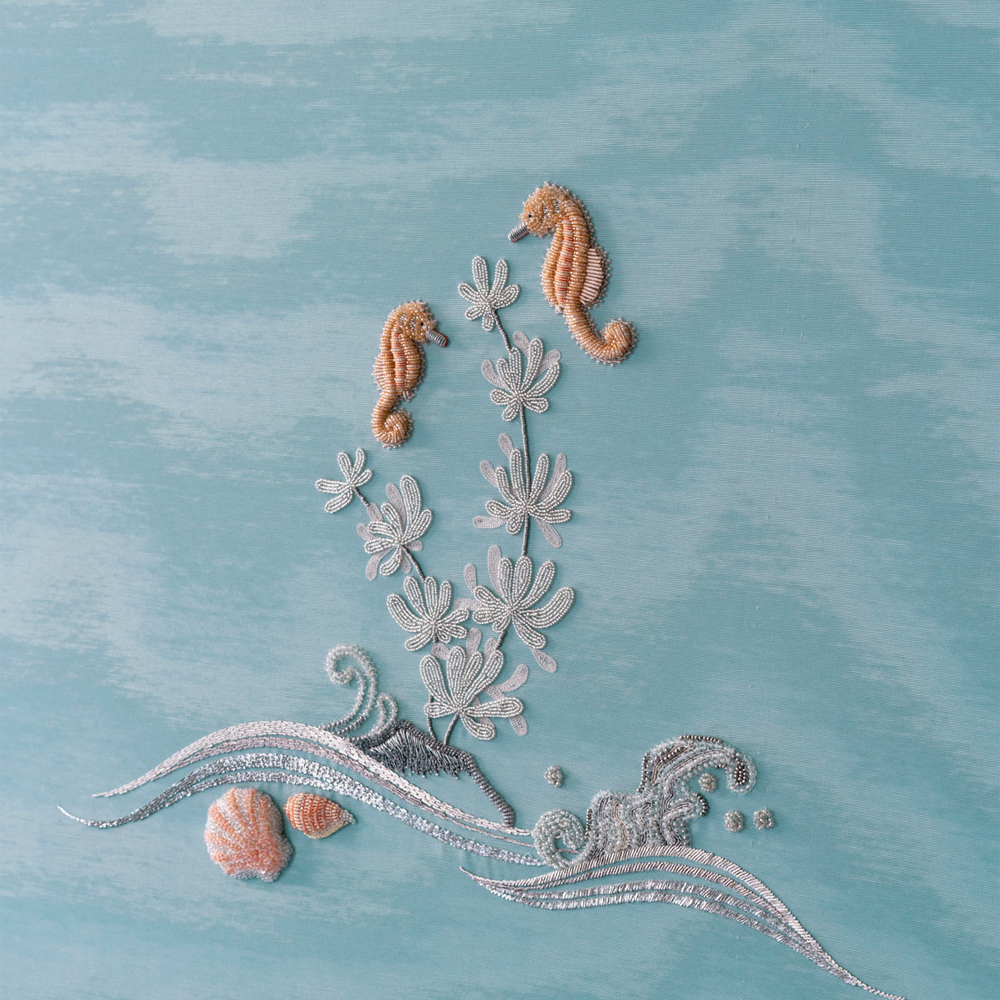 Обои с вышивкой ручной работы Amami Waves Moonbeam colourway on silk moire