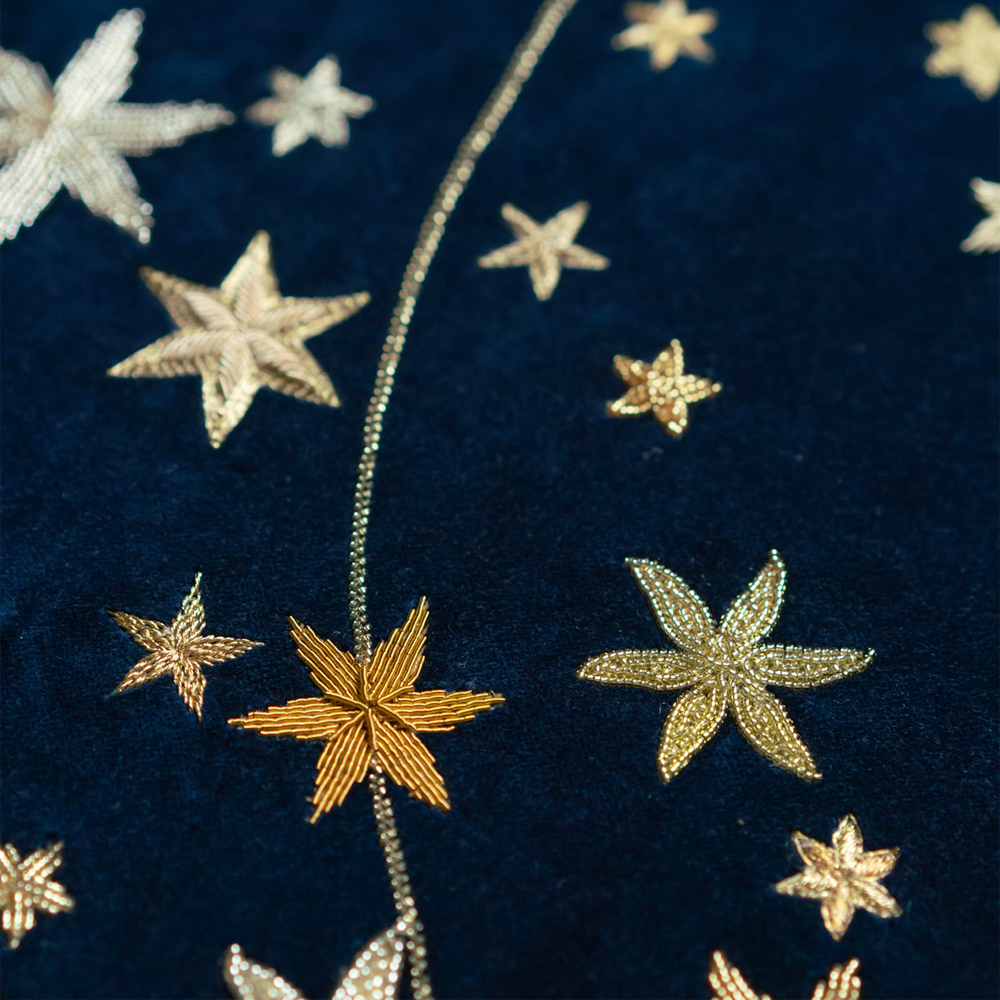 Обои с вышивкой ручной работы Cosmos Original colourway on velvet