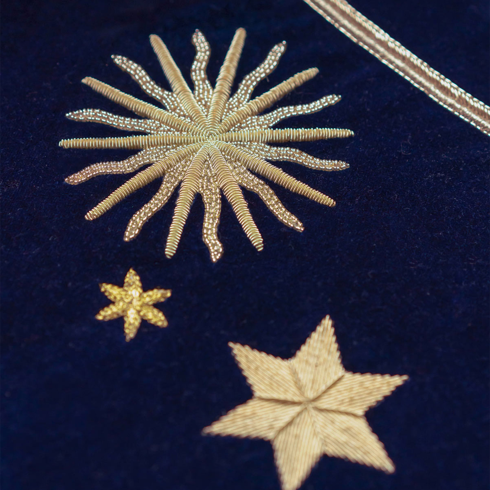 Обои с вышивкой ручной работы Cosmos Original colourway on velvet