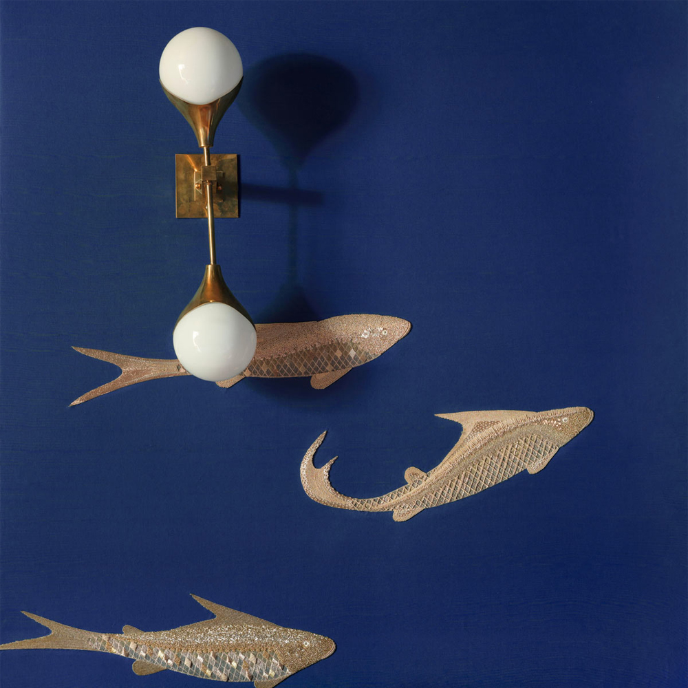 Обои с вышивкой ручной работы Deco Fish Aurum colourway on Caribbean Sea slub silk