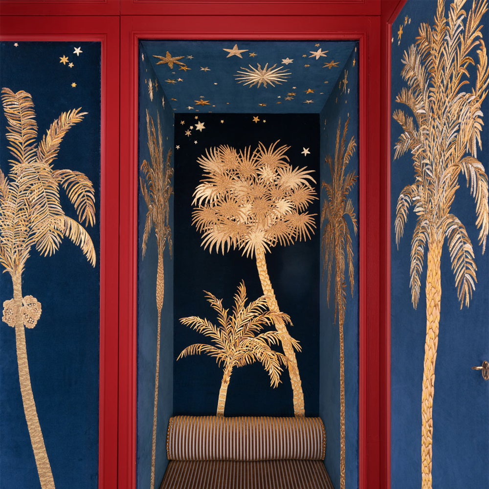 Обои с вышивкой ручной работы Deco Palms Original colourway on velvet