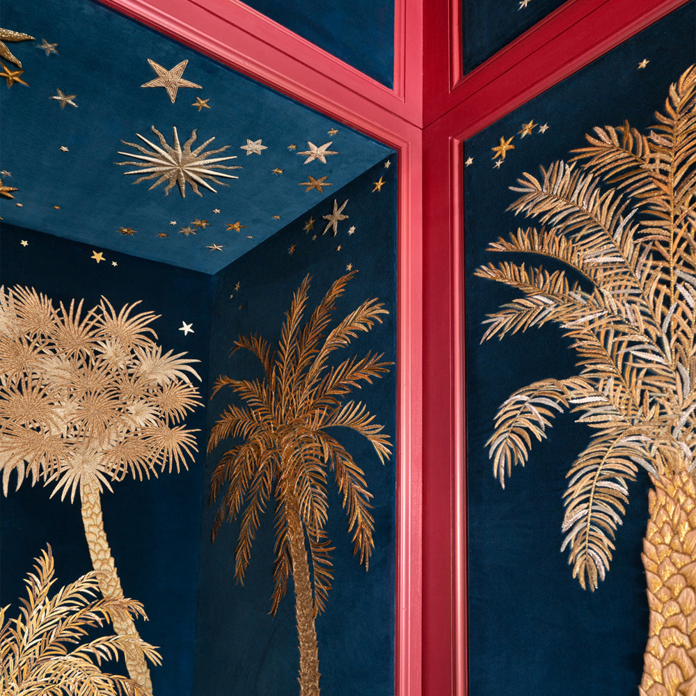 Обои с вышивкой ручной работы Deco Palms Original colourway on velvet