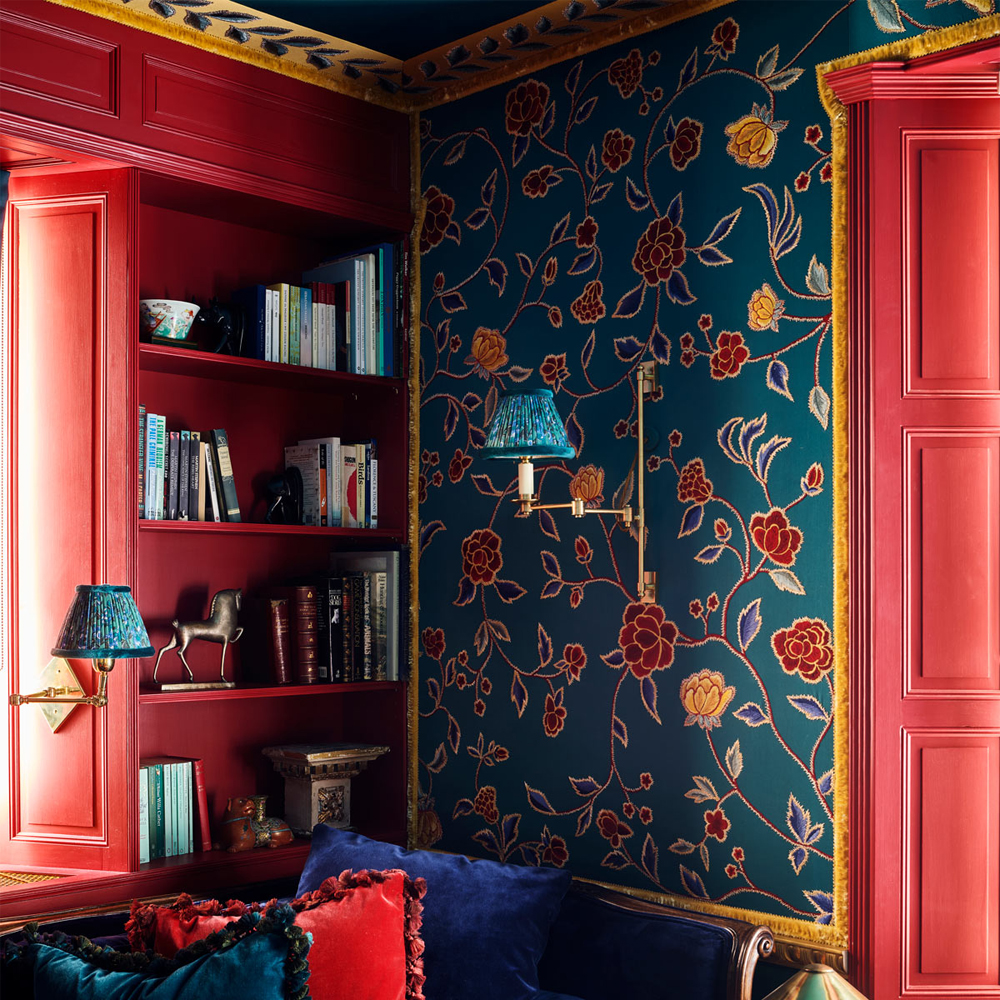 Обои с вышивкой ручной работы Flora Rio colourway on Liso Pine wool sateen