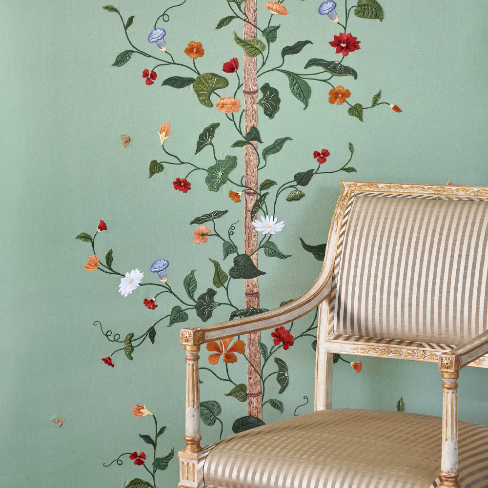 Обои с вышивкой ручной работы Floral Lattice Original colourway on wool sateen