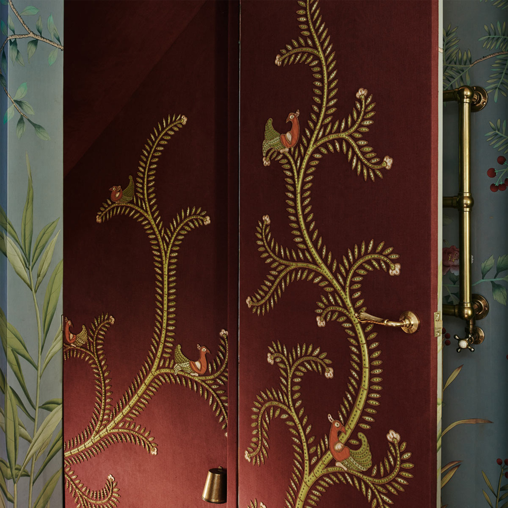 Обои с вышивкой ручной работы Fyodor Original colourway on Merlot linen