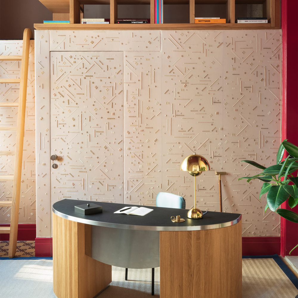 Обои с вышивкой ручной работы Glyph Original colourway on wool sateen