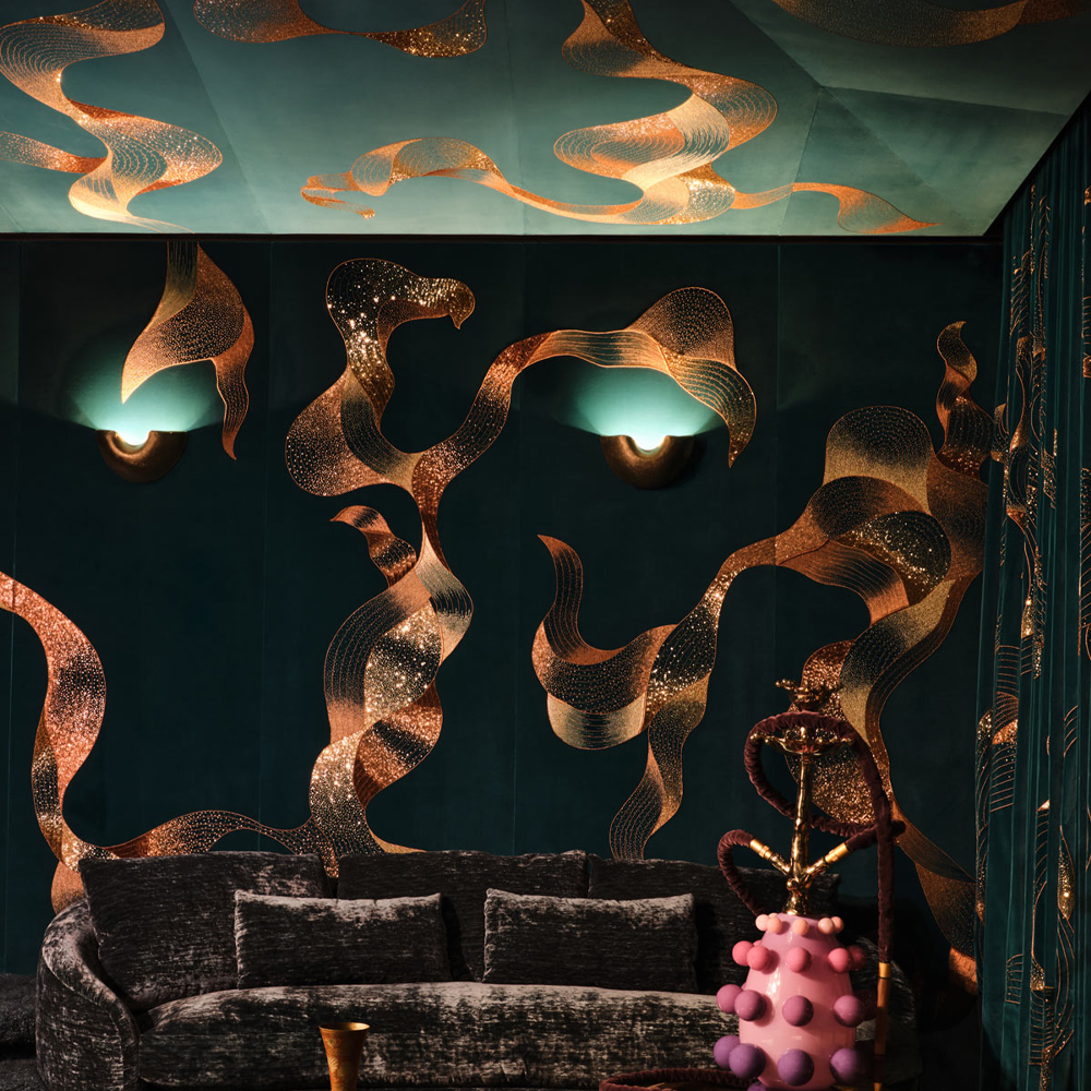 Обои с вышивкой ручной работы Plume Original colourway on velvet